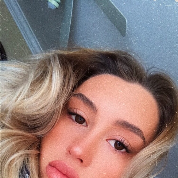 Meet your Posher, Makayla - Picture 1 of 1